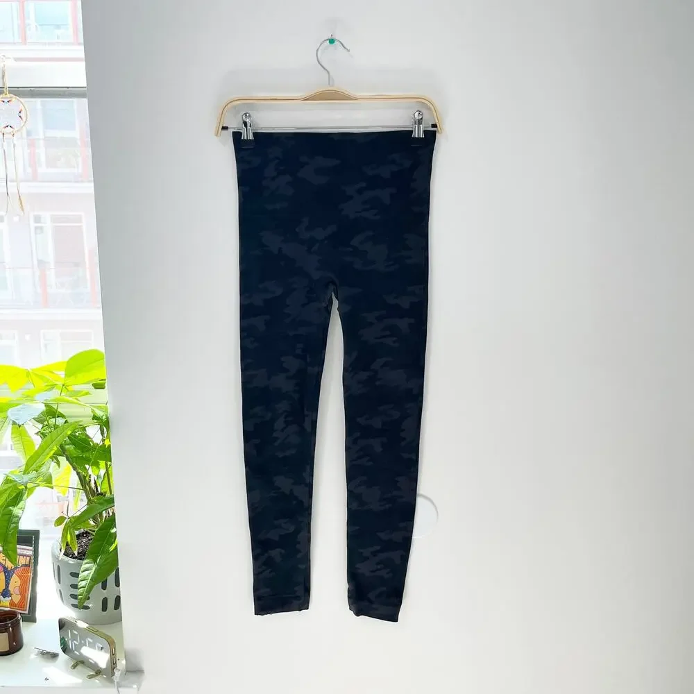 Spanx Look At Me Now Gray Camo Leggings Size Medium